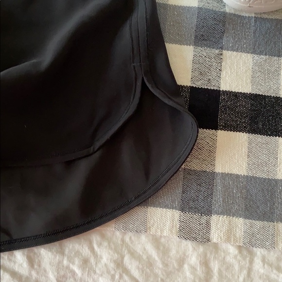Lululelemon size 4 skirt - Picture 4 of 5
